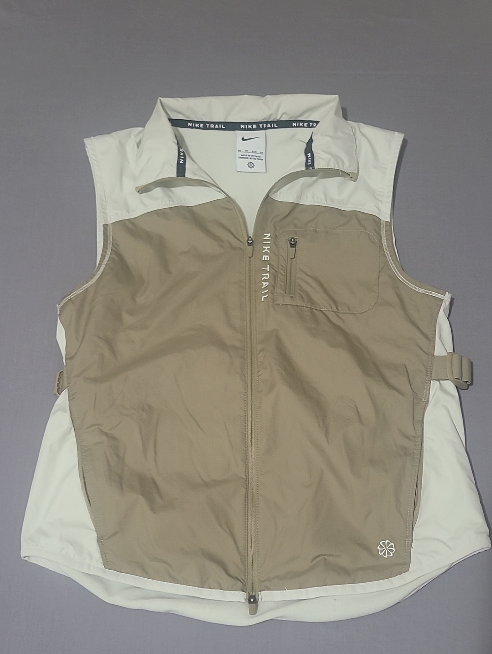 Nike Trail Men's Or Womans? Tan and White Vest